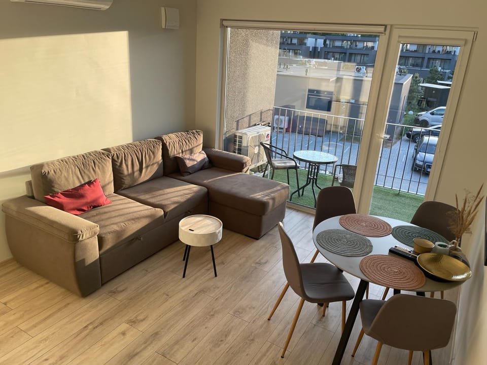 View (from property/room), Balcony/Terrace, Living room, Seating area, Dining area
