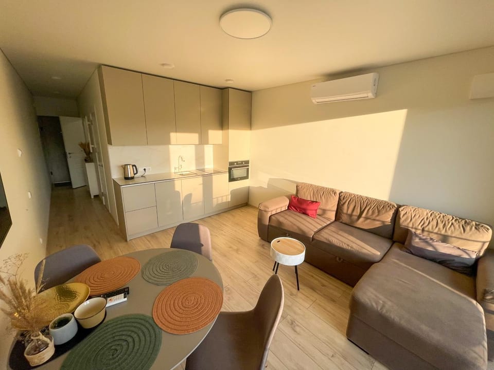 Kitchen or kitchenette, Living room, Seating area, Dining area