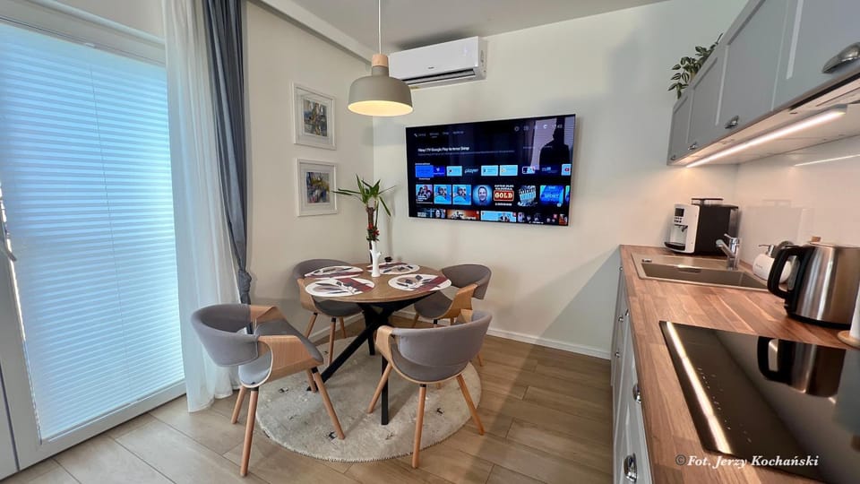TV and multimedia, Coffee/tea facilities, Kitchen or kitchenette, air conditioner