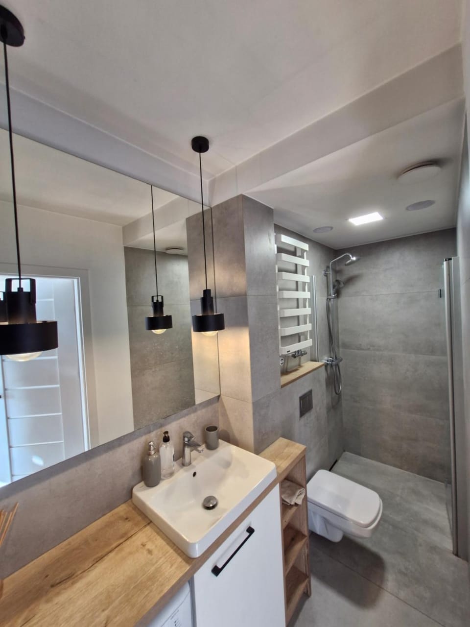 Shower, Toilet, Bathroom, towels