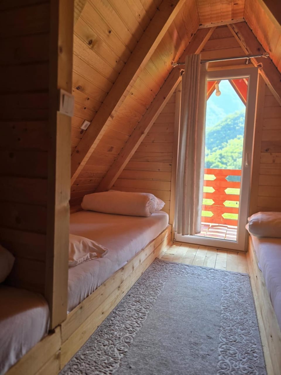 Ekoo katun Jezerca Chalet in Montenegro