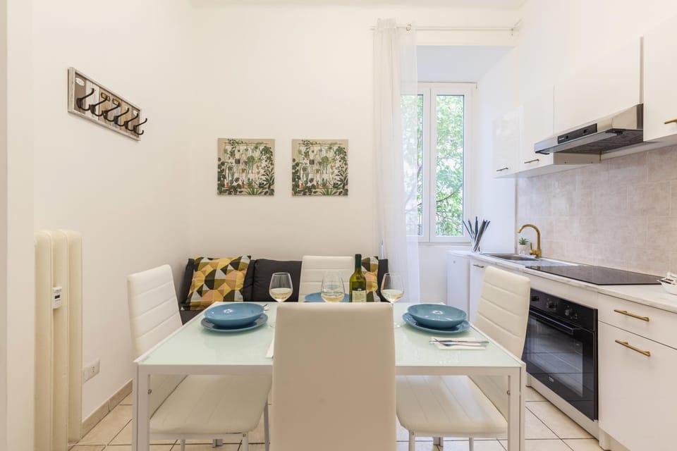Kitchen or kitchenette, Dining area, pet friendly, stove