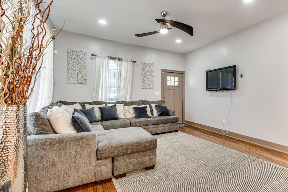 Unbeatable Hub 1 Mi to Mercedes-Benz Stadium, Dtwn House in Atlanta