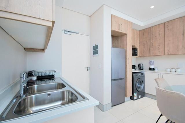Two Bed En-Suite Apartment at The Terrace Sandton Gate Apartment in Sandton