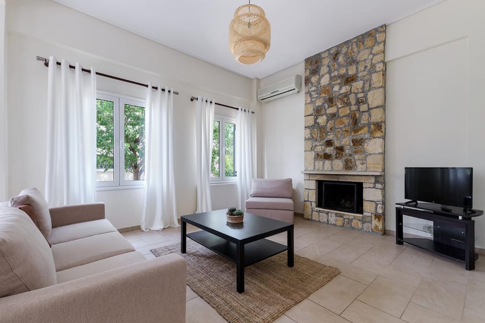 TV and multimedia, Living room, Seating area, Evening entertainment