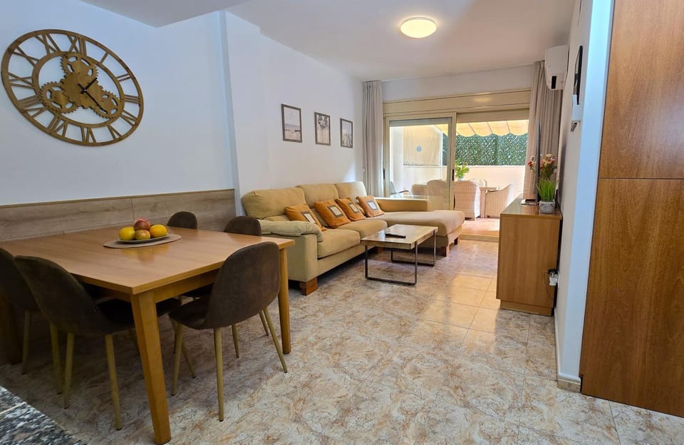 TV and multimedia, Balcony/Terrace, heating, air conditioner