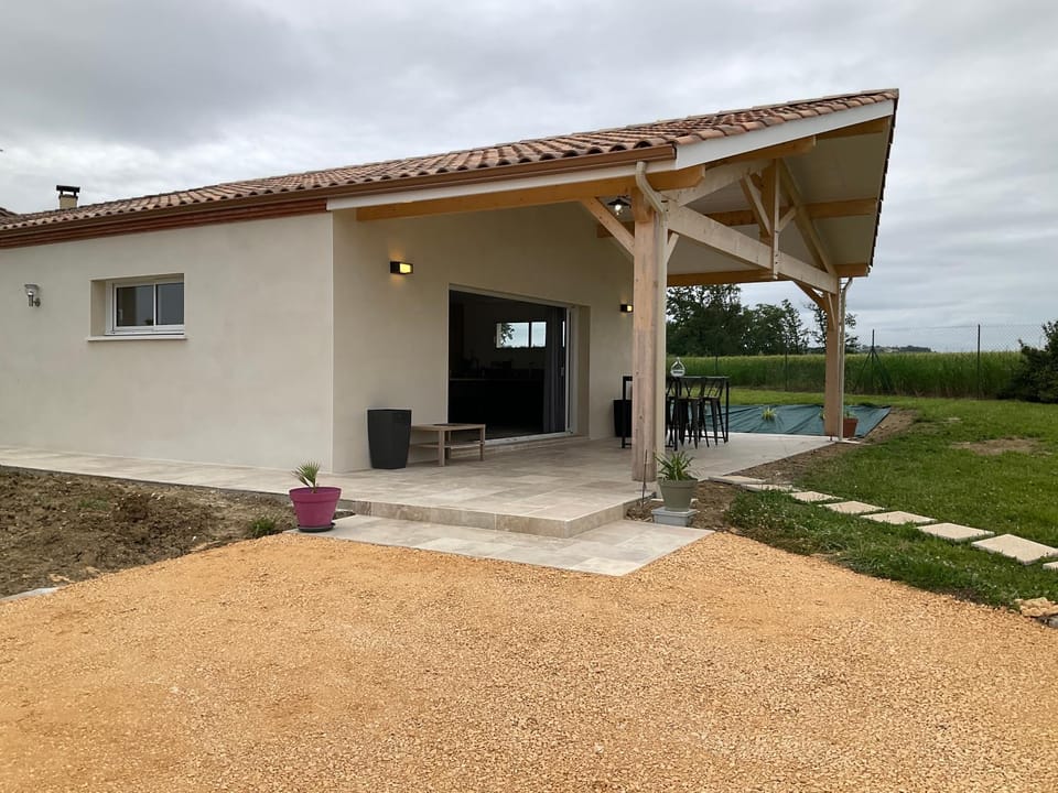 Vacances pleine campagne au pays des châteaux et bastides House in Nouvelle-Aquitaine