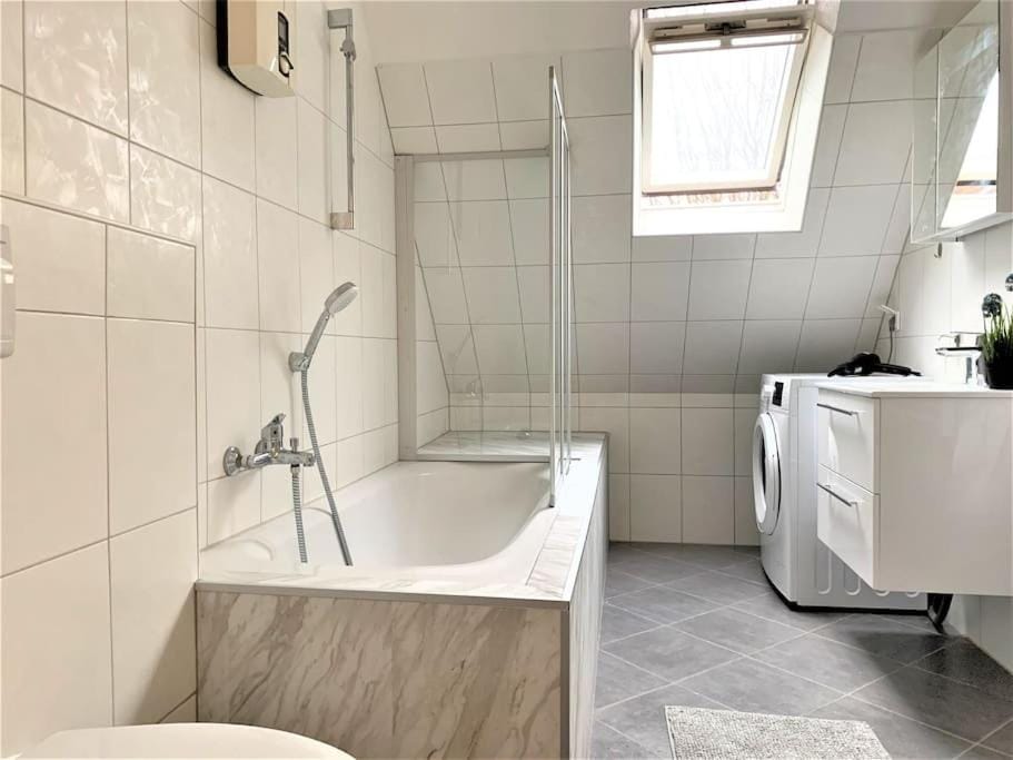 Bathroom, Bath, washing machine