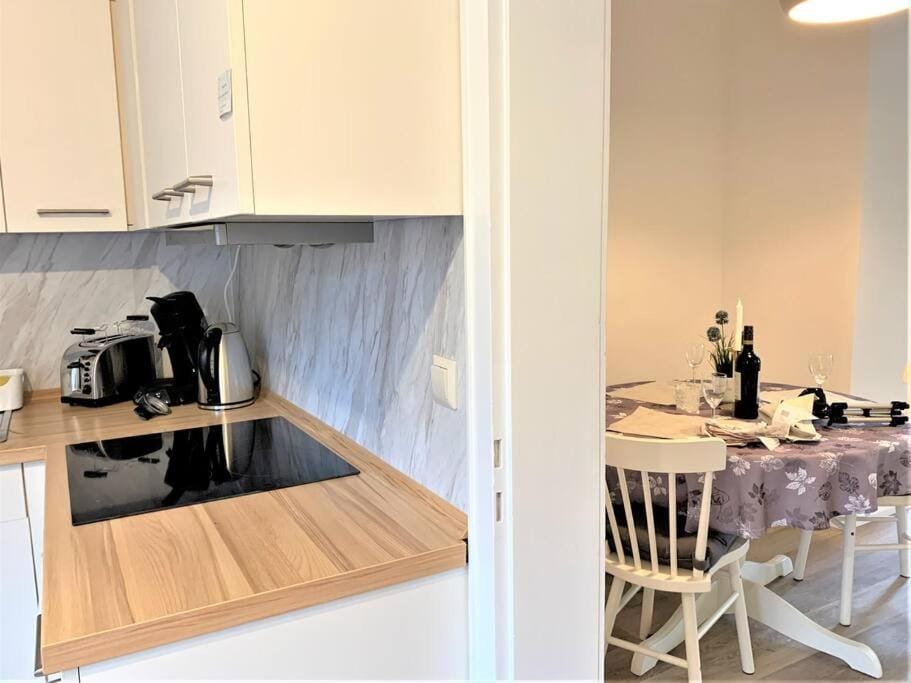 Coffee/tea facilities, Kitchen or kitchenette, Dining area, pet friendly, stove, toaster