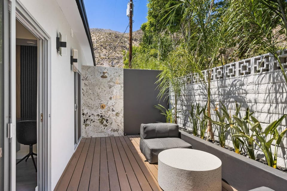 Shower, Patio, Day, Natural landscape, View (from property/room), Balcony/Terrace