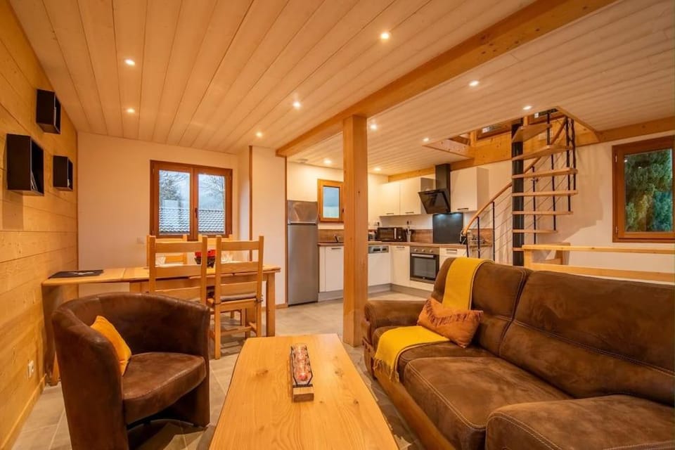 Le Chalet Lovecy - Vue sur les montagnes 4/5 pers Chalet in Haute-Savoie