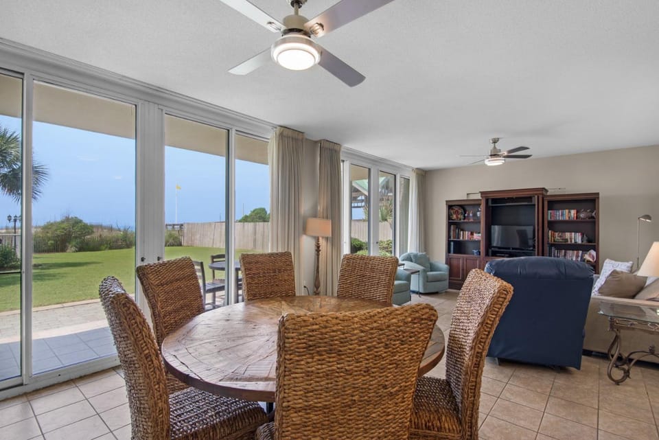 Beach Front, Family Tides 103, Free Activities Included! Apartment in Okaloosa Island