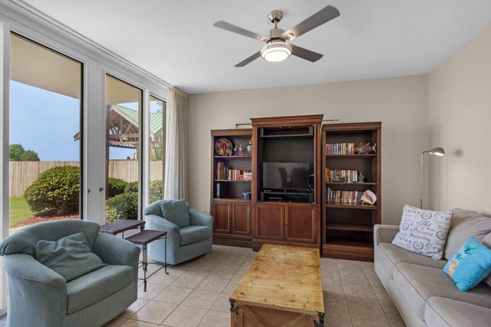 Beach Front, Family Tides 103, Free Activities Included! Apartment in Okaloosa Island