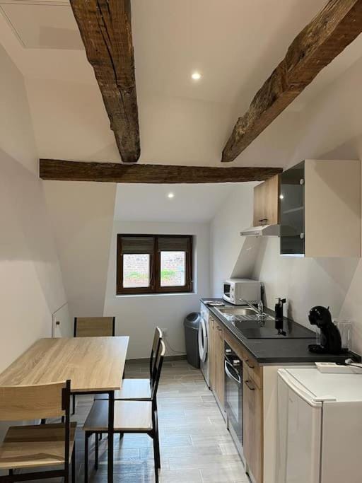 Coffee/tea facilities, Kitchen or kitchenette, Dining area, toaster
