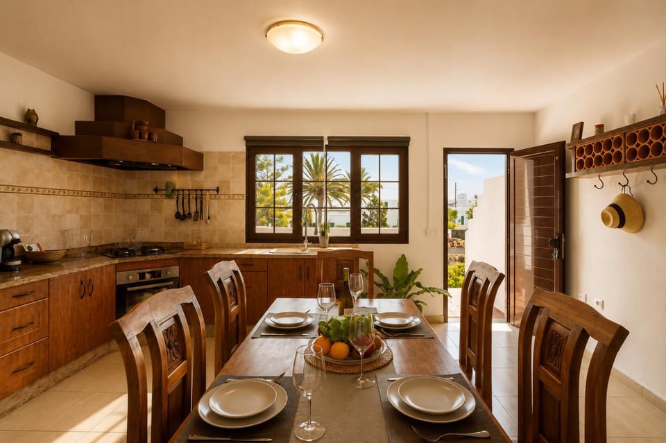 Dining area, kitchen