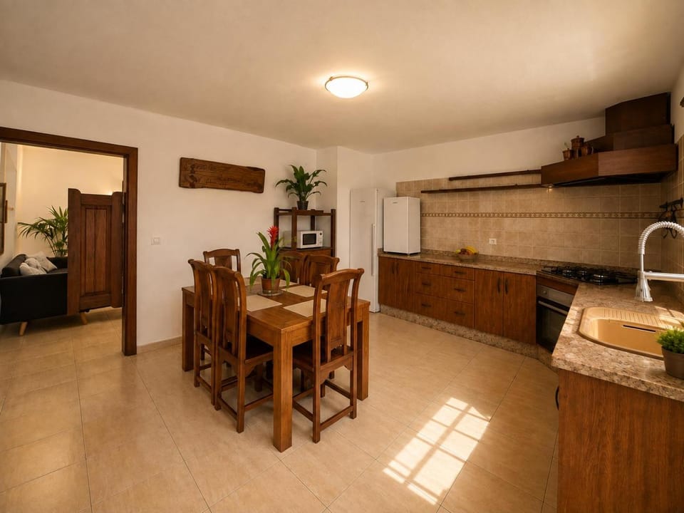 Dining area, kitchen