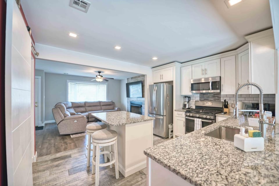 Living room, Seating area, kitchen
