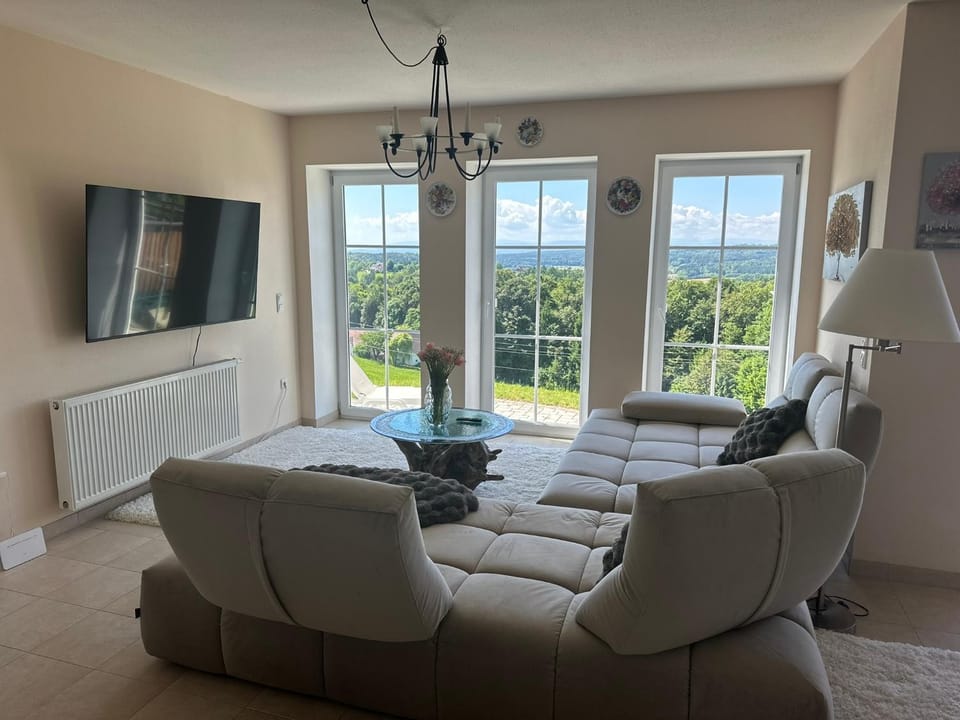 Communal lounge/ TV room, TV and multimedia, Living room, Seating area