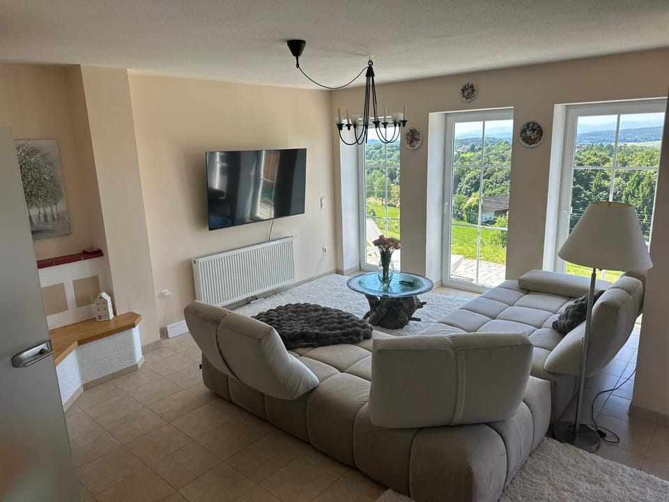 Communal lounge/ TV room, TV and multimedia, Living room, Seating area