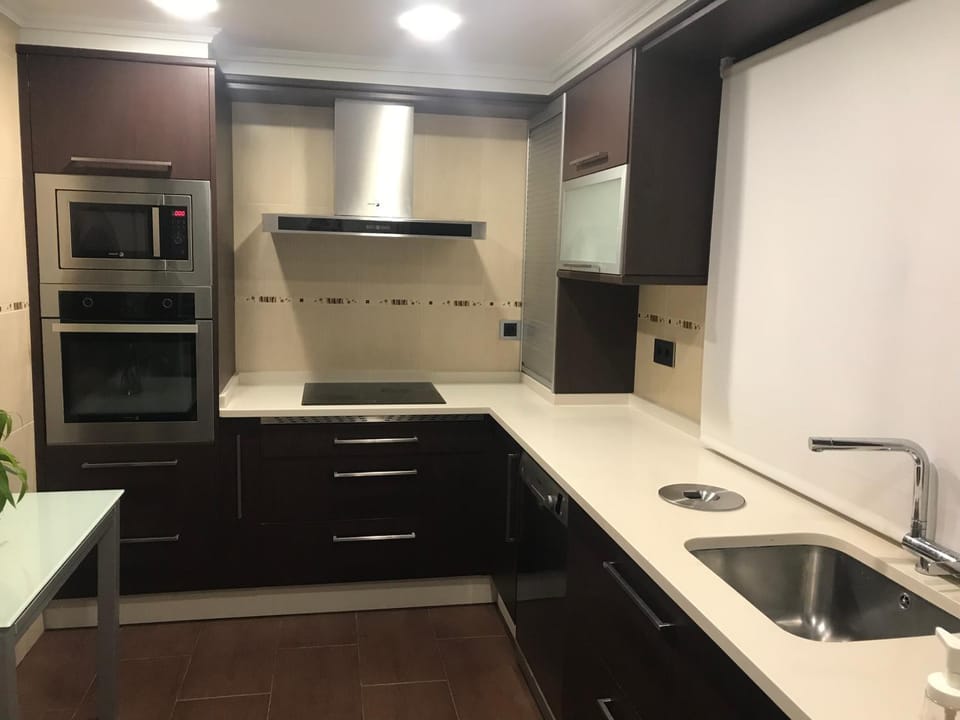 Kitchen or kitchenette, pet friendly, stove