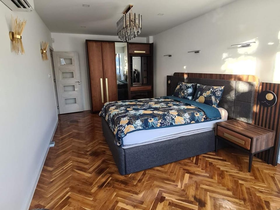 Photo of the whole room, Seating area, Bedroom, wardrobe