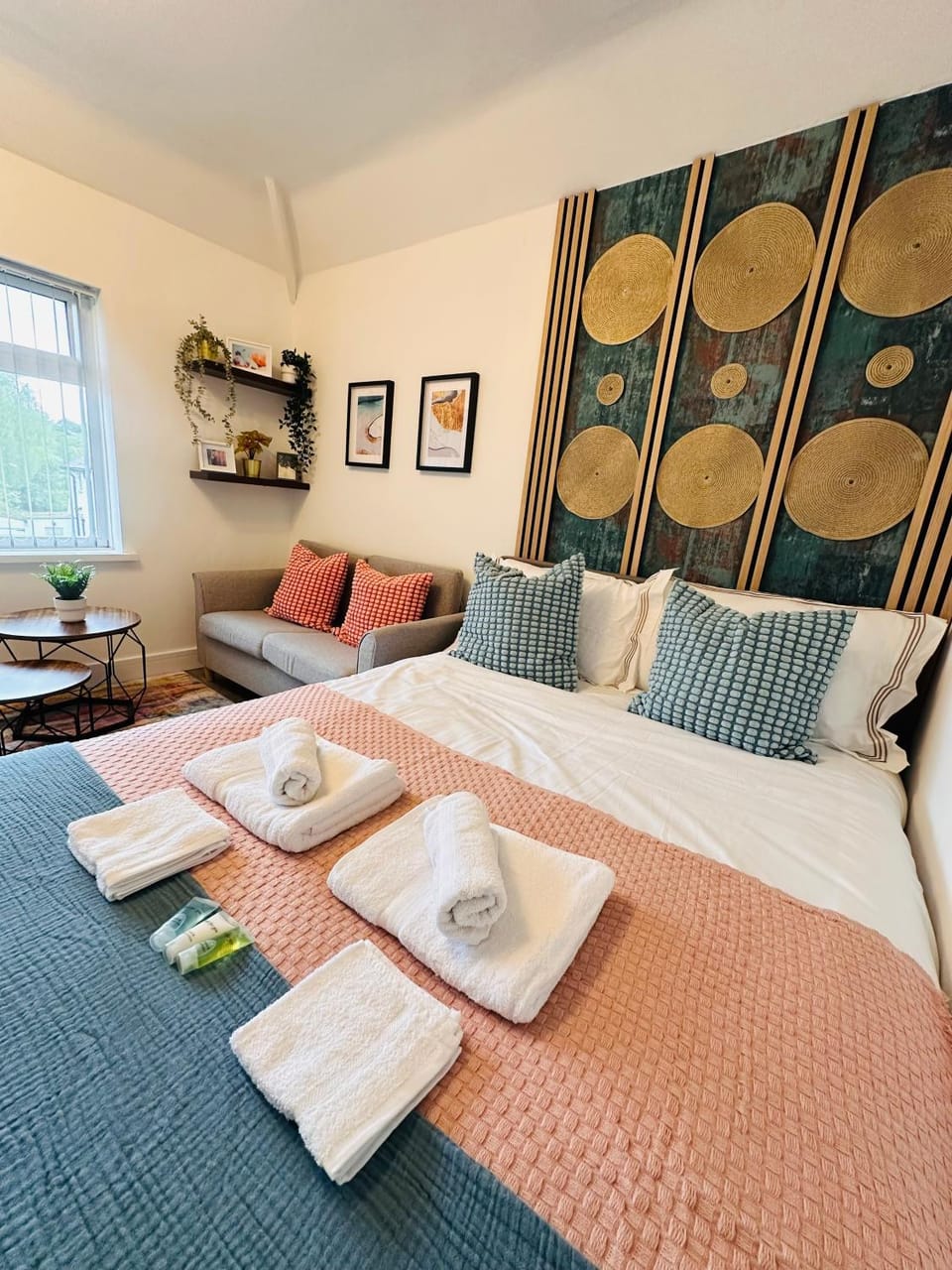 Comfortable Private self-contained Room in Birmingham Selly Oak with own Kitchenette and shared bathroom R3 Bed and Breakfast in Birmingham