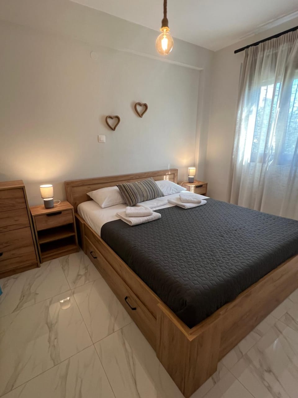 Bed, Photo of the whole room, Bedroom, towels