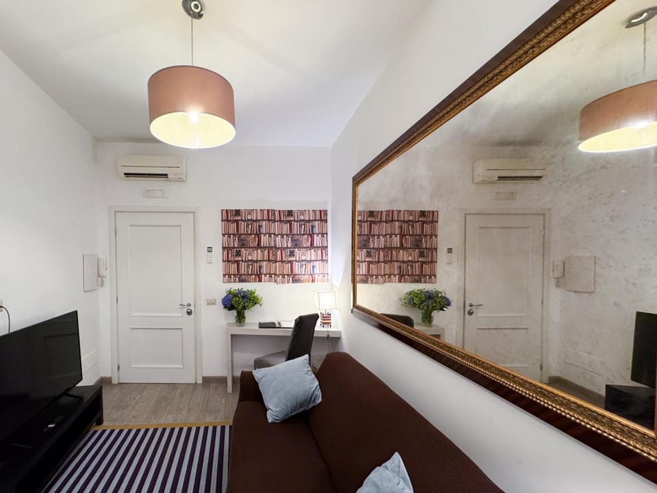 Day, TV and multimedia, Living room, Seating area, heating, air conditioner