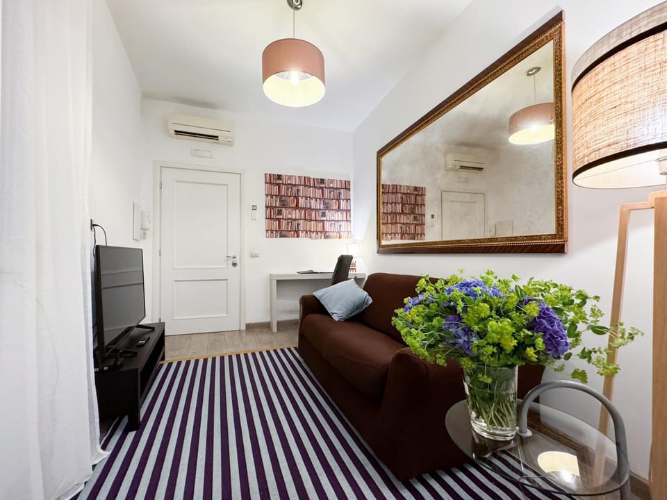 Day, TV and multimedia, Living room, Seating area, heating, air conditioner
