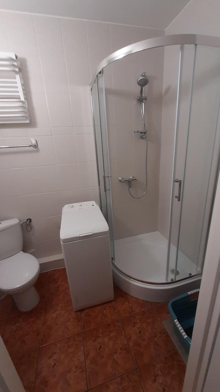 Shower, Toilet, Bathroom, towels