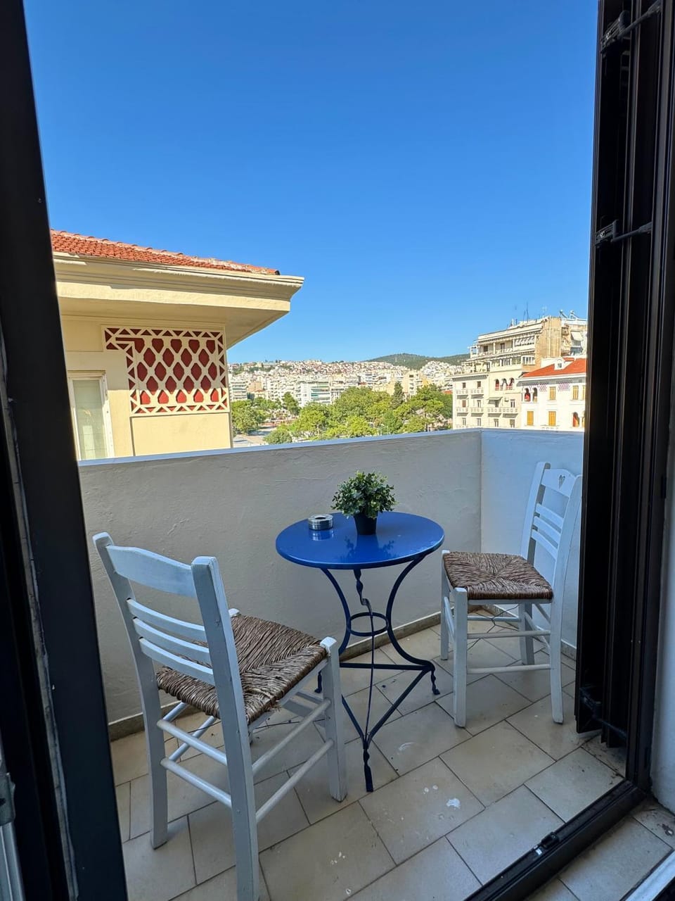 Balcony/Terrace, City view, Mountain view, Location