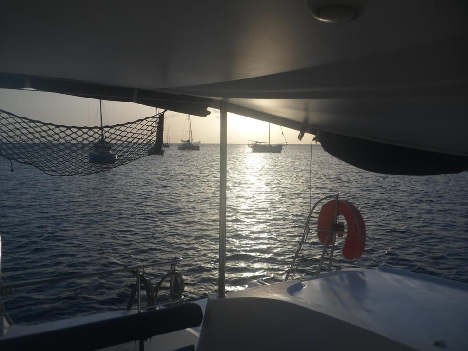 Catamaran partagé baie des 3 ilets Docked boat in Les Trois-Îlets