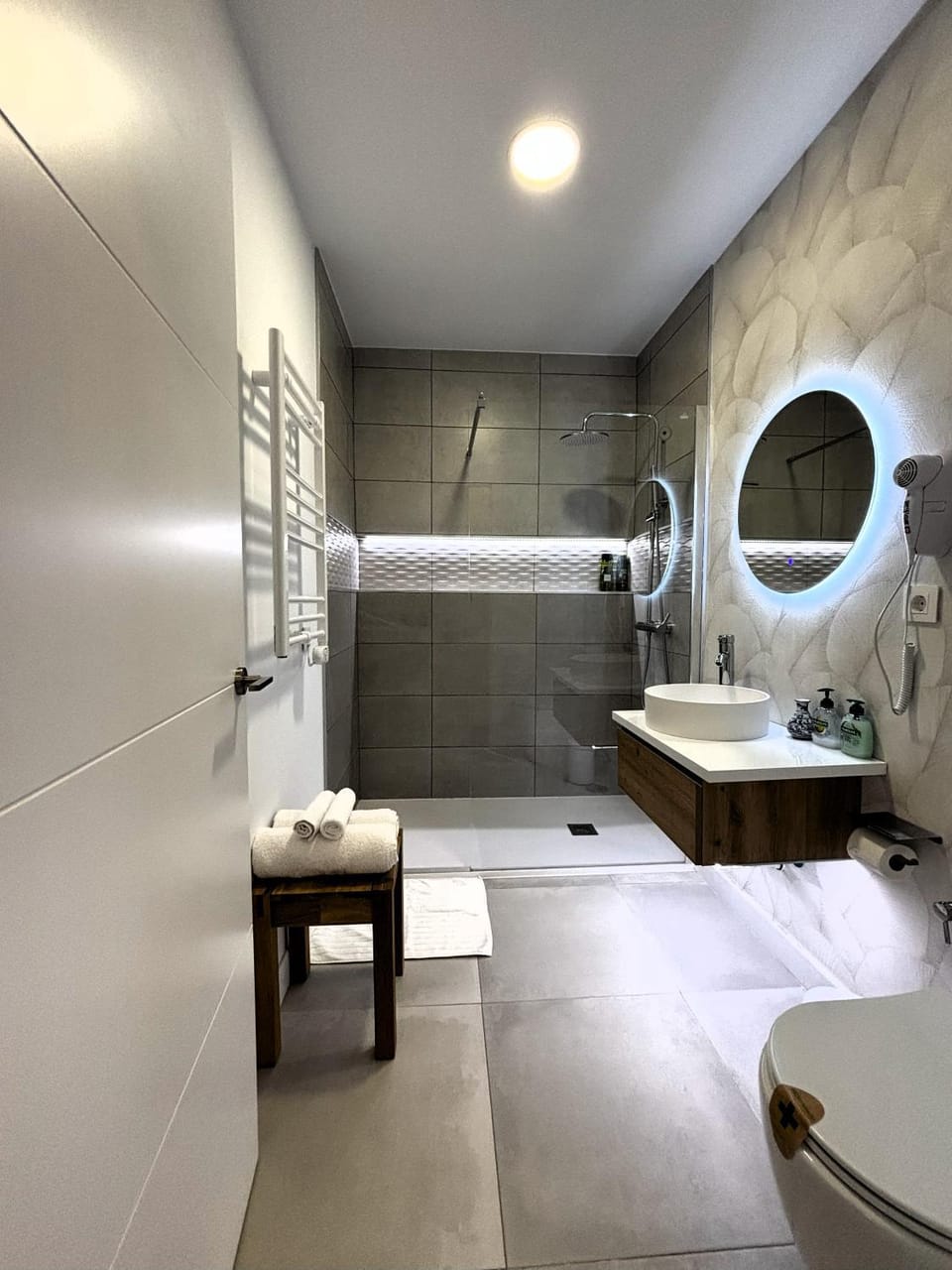 Shower, Bathroom, hair dryier, towels