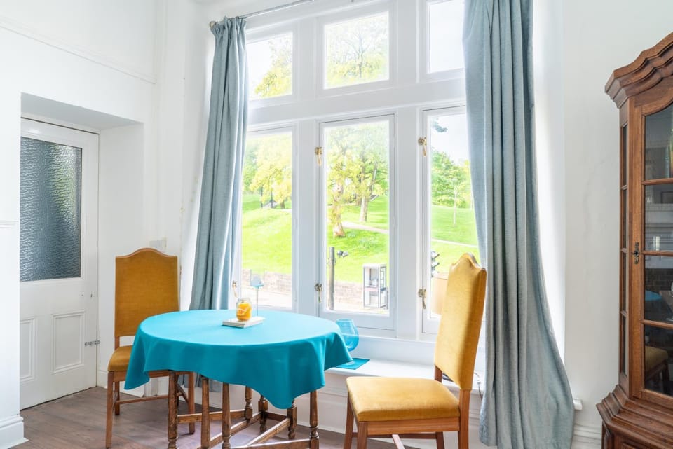 Seating area, Dining area, Landmark view