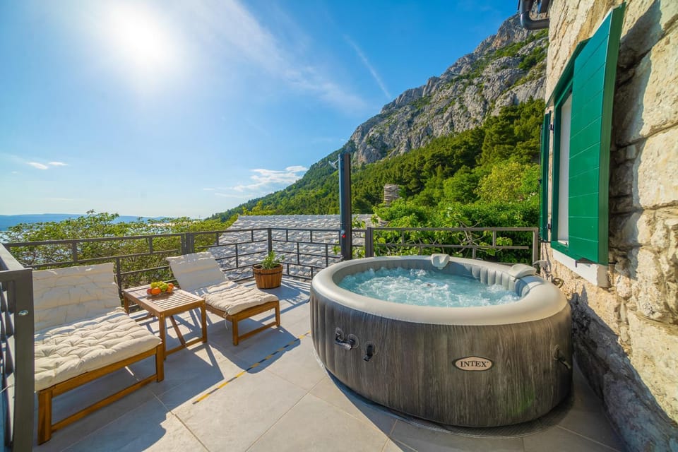 Patio, Day, Natural landscape, Hot Tub, View (from property/room), Balcony/Terrace, Mountain view, Pool view, Swimming pool, sunbed