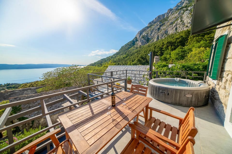 Patio, Nearby landmark, Day, Natural landscape, Hot Tub, View (from property/room), Balcony/Terrace, Mountain view, Pool view, Swimming pool