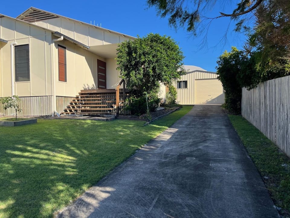 14 Manooka Drive - Rainbow Beach Pets Welcome. Fully fenced House in Rainbow Beach