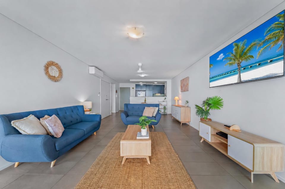 Azure Sea, Oceanviews, Wifi, 2 Pools + Gym Apartment in Airlie Beach