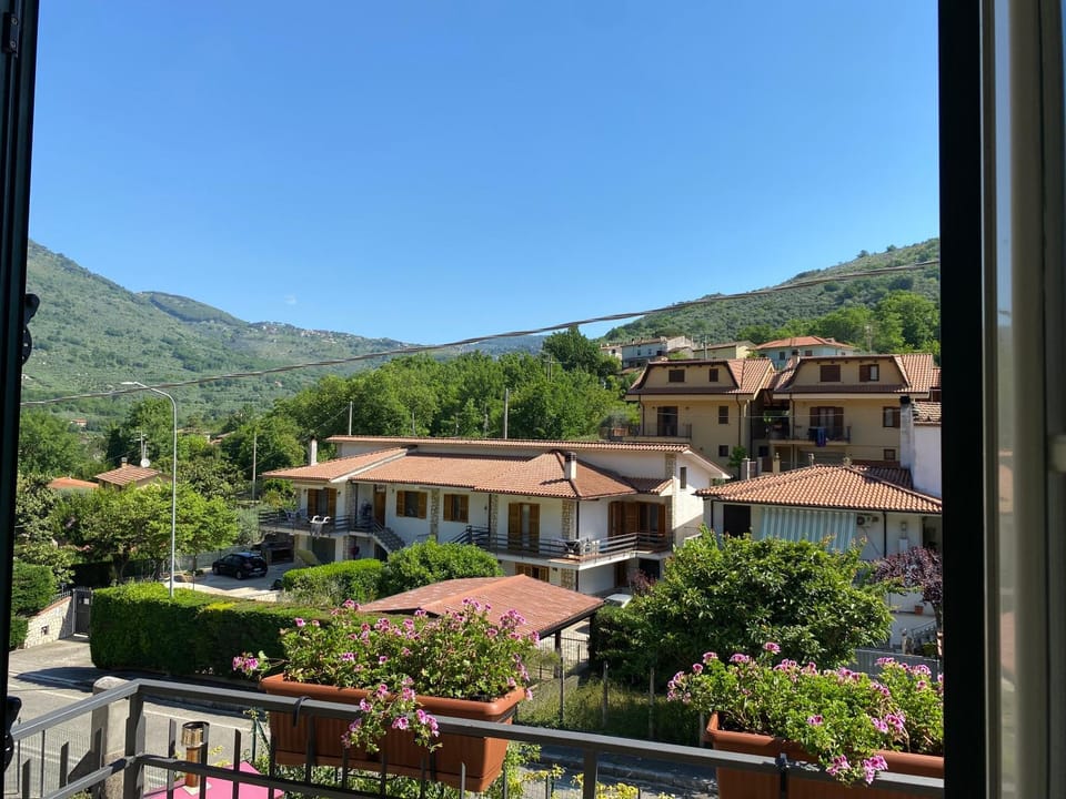 Balcony/Terrace, Mountain view