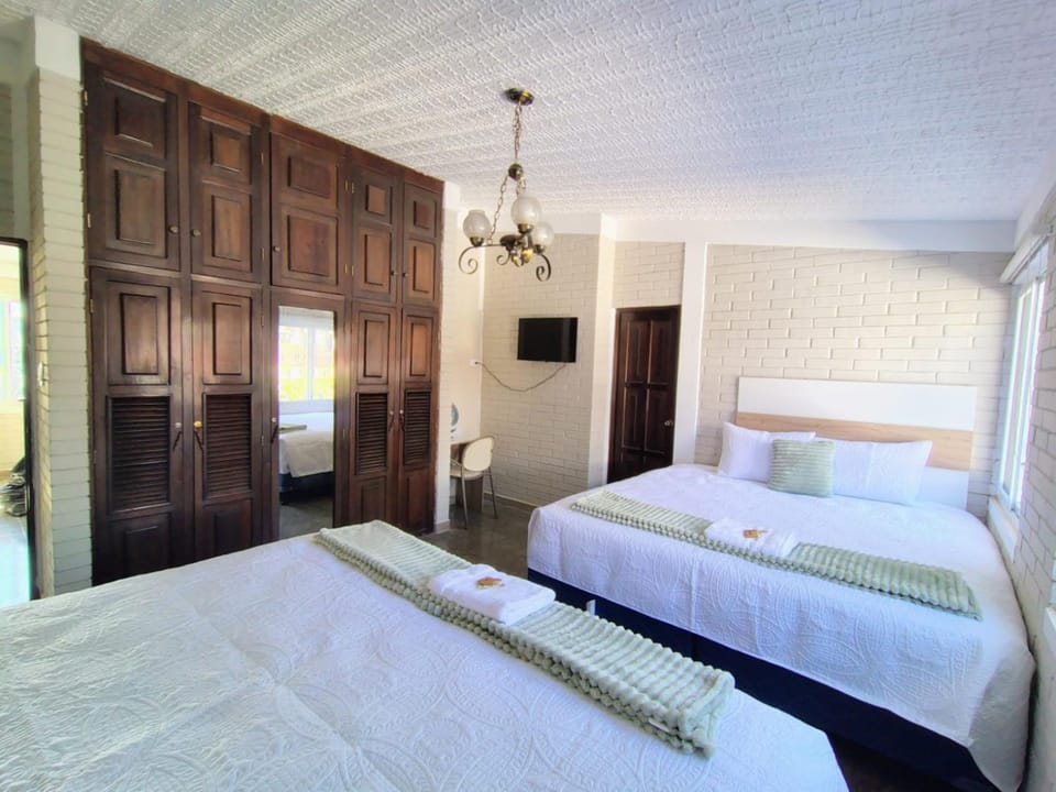 Bed, TV and multimedia, Bedroom