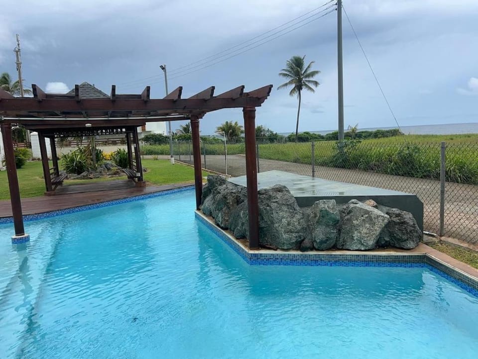 Crusoe Escape Villa House in Crown Point