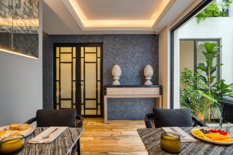 Food and drinks, Dining area, Food, Internal: Not applicable to any particular room