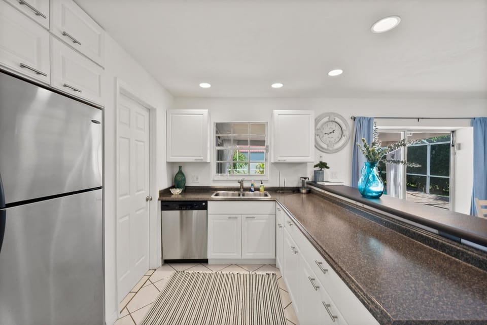 Kitchen or kitchenette, dishwasher