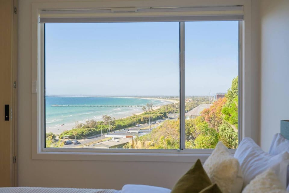 Bed, Bedroom, Sea view
