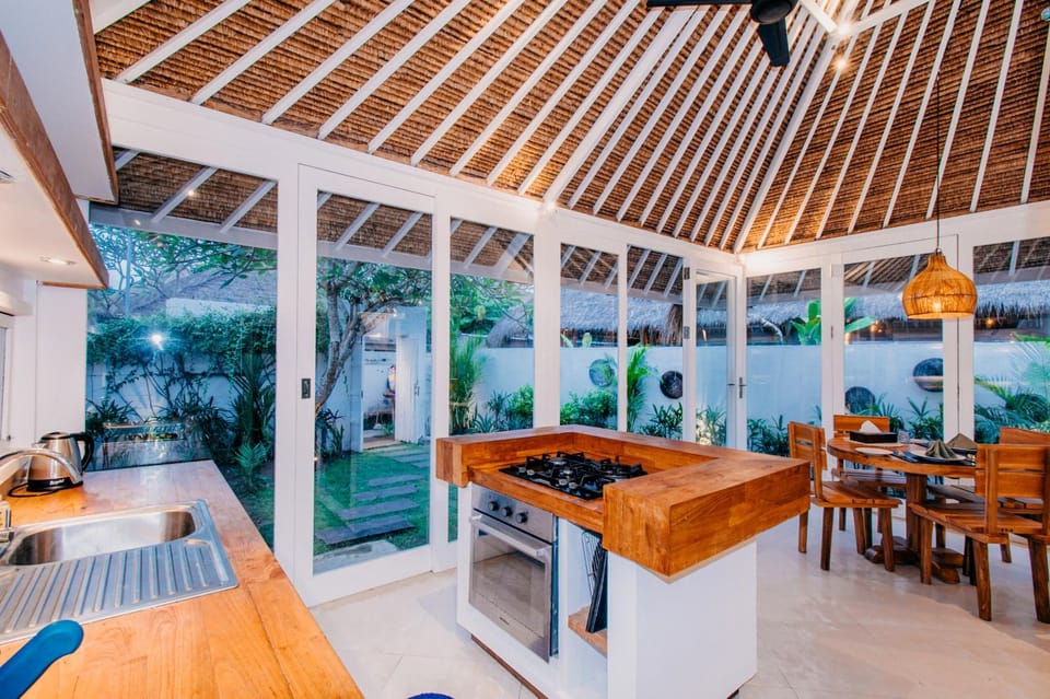 Kitchen or kitchenette, pet friendly, stove