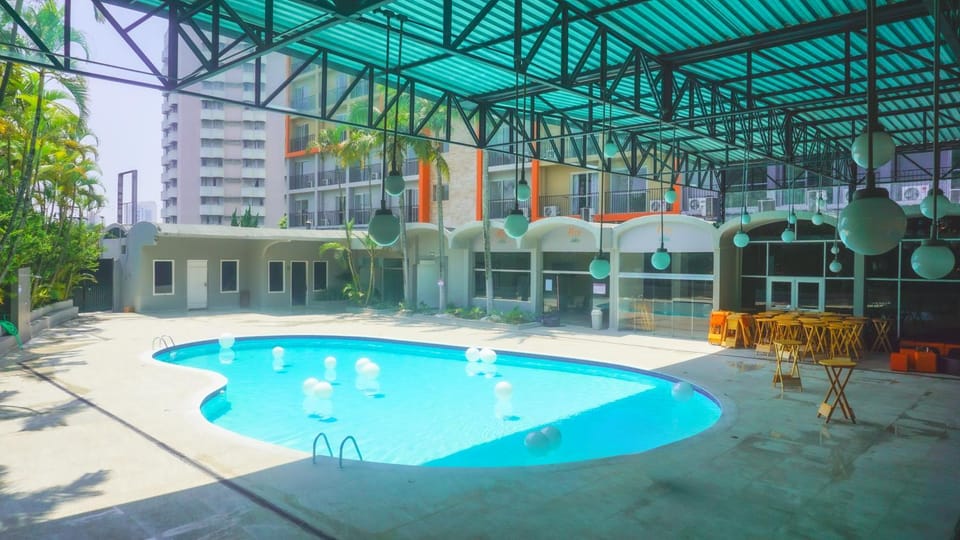 Property building, Day, Pool view, Swimming pool, sunbed