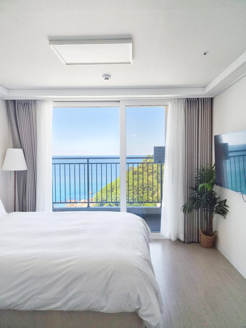 Bed, View (from property/room), Bedroom, Sea view