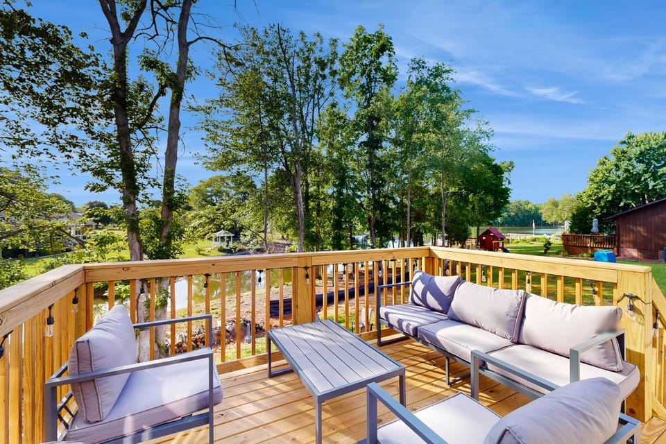 Private Dock! Lakefront Family Escape in Salisbury House in High Rock Lake