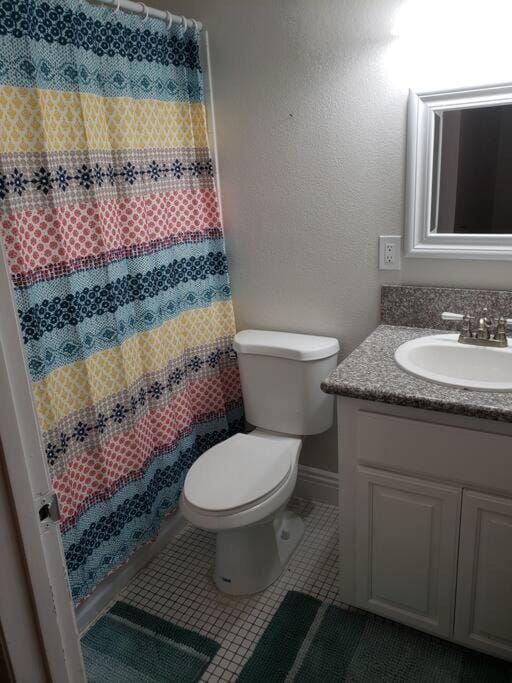 Centrally located to Strip, UNLV, Stadiums and so much more! Apartment in Paradise