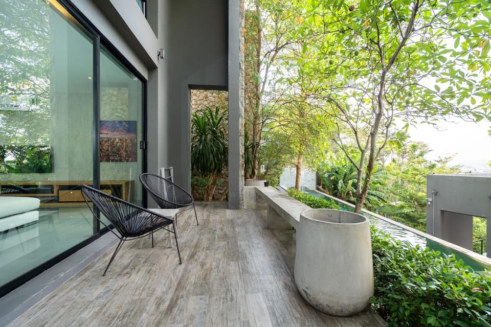 Property building, Balcony/Terrace, Seating area, Garden view